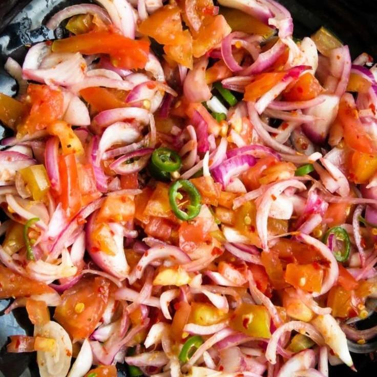 Lunu Miris (Chilli & Onion Sambol)